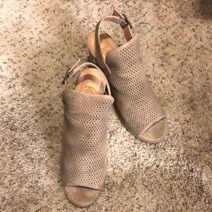 Charming Charlie cute sling back heels like new